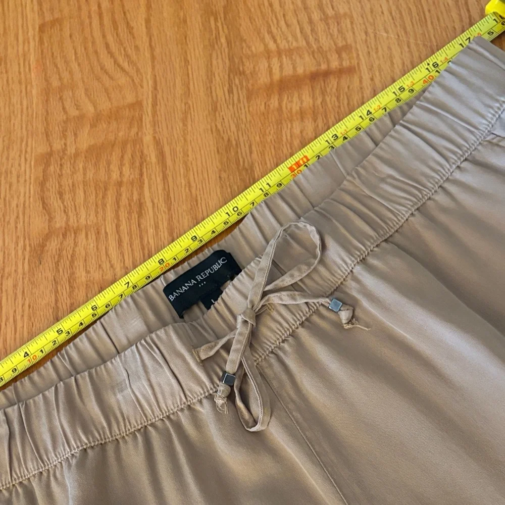 Banana Republic Beige Cargo Jogger Pants - Picture 10 of 11